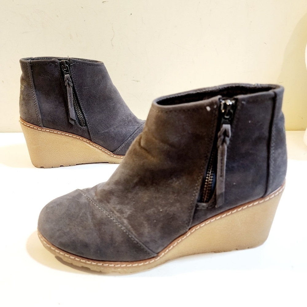 TOMS Avery Women's Gray Suede Wedges Ankle Booties size W 7 1/2